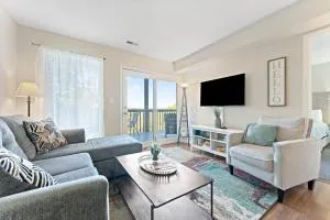 WALK-IN - WOODED 5-ACRE LAKE - HIKING TRAILS - Near SDC - 2 Pools - FREE TICKETS INCLUDED - NCH14-6 - Reeds Spring