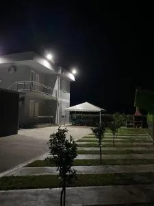 Guest Hours Kolaj - Baks-Rrjoll