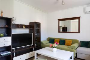 Stephanie green island apartments