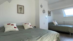 Maisons de vacances Maison - Reville avec son boulodrome ! : photos des chambres