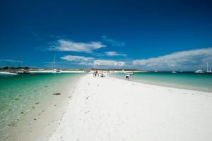 Villas Domaine de Kerhastel : Villa with Pool (shared)