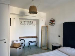 Deluxe Double Room with Sea View room in Black Market Hotel