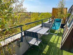 Hotels Holiday Inn Express Arras, an IHG Hotel : Suite Lit Queen-Size avec Balcon