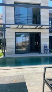 havuzlu ve jakuzuli lüks villa