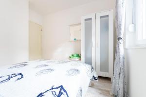 Apartments with parking space Baska, Krk - 19490