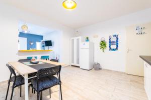 Apartments with parking space Baska, Krk - 19490