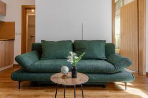 Apartments with parking space Vir - 21523