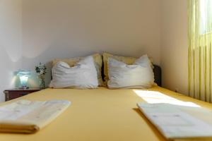 Apartments with parking space Vir - 21523