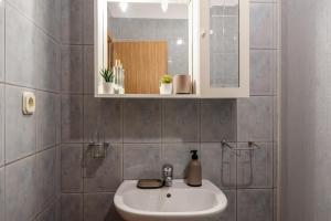 Apartments with parking space Vir - 21523