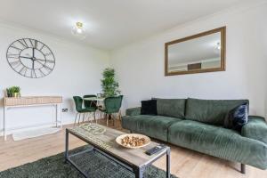 Central Birmingham 2 Bed with Balcony and City Views