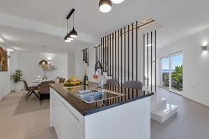 Apartments for families with children Podgora, Makarska - 11938