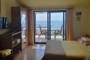 Apartments by the sea Murter - 22397