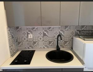 Apartments by the sea Tucepi - Makarska - 23118