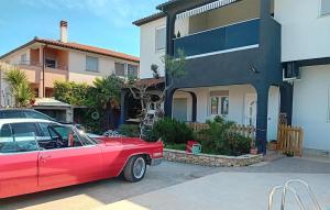 Stunning Apartment In Valbandon