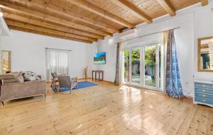 Lovely Home In Lozovac With Kitchen 