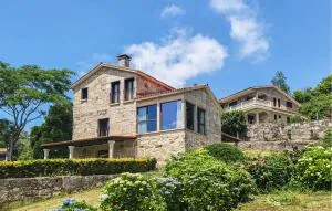 4 Bedroom Cozy Home In As Cernadas - Marín