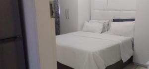 Katherine Street Sandton Walk To Mandela Square