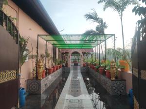 Maha Periyava Kuteeram Family Room