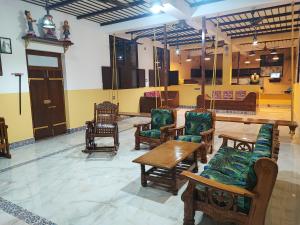 Maha Periyava Kuteeram Family Room XL Economy