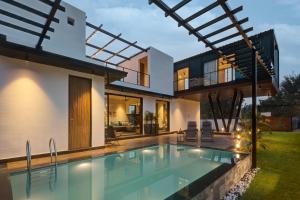 The Hanging Villa - A Luxury Pool Villa in Jaipur