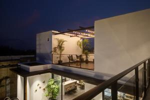 The Hanging Villa - A Luxury Pool Villa in Jaipur