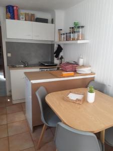 Appartements Deux pieces meuble avec terrasse : photos des chambres