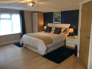 Old Ningwood Station Bed & Breakfast, Ningwood, Isle of Wight PO41 0TG