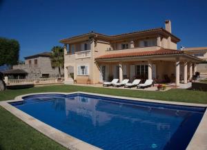 Welcome home. Willkommen. Bienvenidos