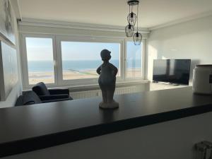 POIRE ET TABLE OOSTENDE 2 Marana