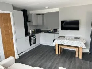 1 bedroom ground floor apartment - Iford