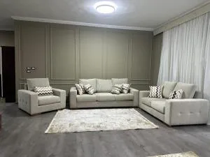 شقة للايجار اليومي في كورت يارد بفرلي هيلز - ‘Izbat Yūsif Barrādah