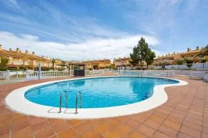 Golden Glow Bungalow with AC and pool - Aigues