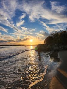 JOUBLIE TOUT! CALME BORD de MER SHOPPING FIESTA MÉNAGE WIFI 2 PARKING INCLUS 8 personnes