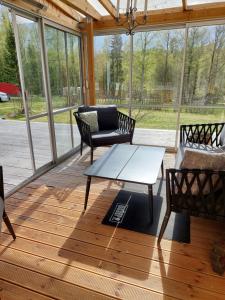 Gula Stugan Rönnäs Skogsväg