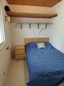 Gula Stugan Rönnäs Skogsväg