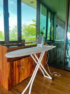 Sunset Lodge 日落小屋 - Simply Minimalistic Rooms with Garden Views at Eco Valley Retreat Balung 豐之谷