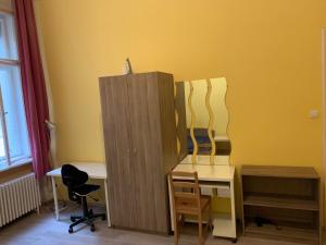 Astoria LONG-TERM BUDGET Rooms