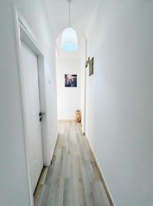 Nouri schöne Wohnung in direkter Strandnähe, schnelles Internet, freies Parken, nahe Flughafen