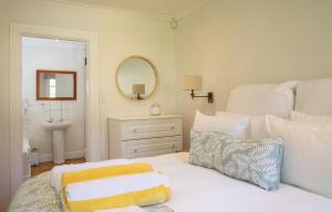 Cute one bedroom garden cottage - Wonderful views, Vineyard access, tranquil garden