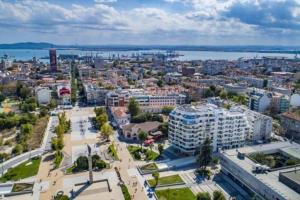 *HOT* Main Square Brand New Luxury Apartment