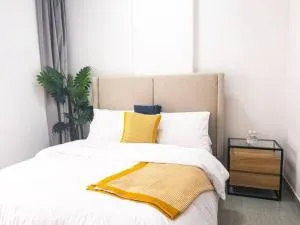 Near Royal Opera, Parking, Hiking trail - Ruwī Gharbī