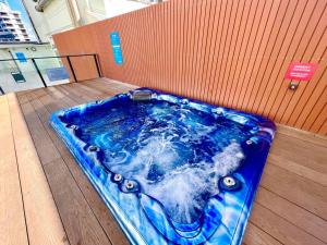 High Floor King Studio Surfers