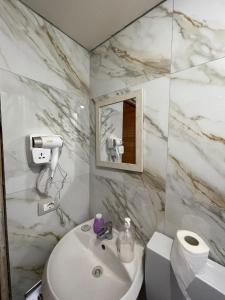 Thethi Paradise Hotel & Restaurant