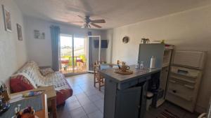 CLOS ST CYPRIEN Superbe T2 proche plage et port - terrasse - Piscine - parking