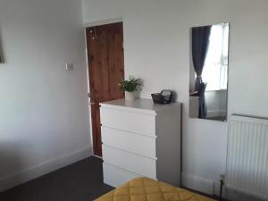 Portsmouth House near Centre 3 Bedrooms