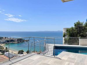 Villa con piscina sobre la Almadrava