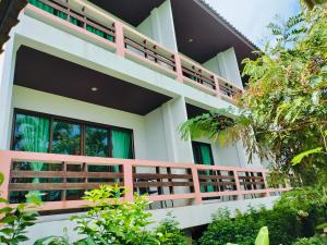 Jigsaw Cafe & Resort