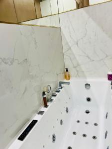 Marina Royal Palace******, jacuzzi, SPA, green park, garden, tarace, loggia