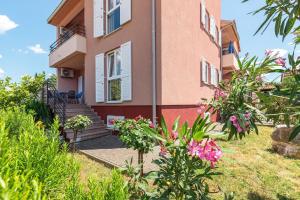 Ferienwohnung mit großem Garten in Strandnähe - a80912