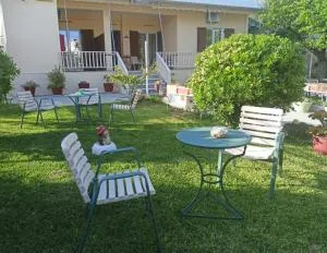 Finikas Rooms - Mesargos